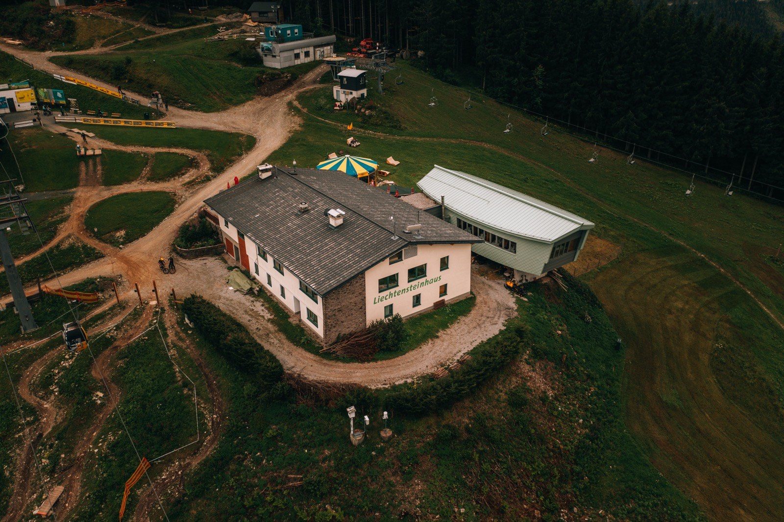 Liechtensteinhaus — Panorama-Restaurant am Gipfel