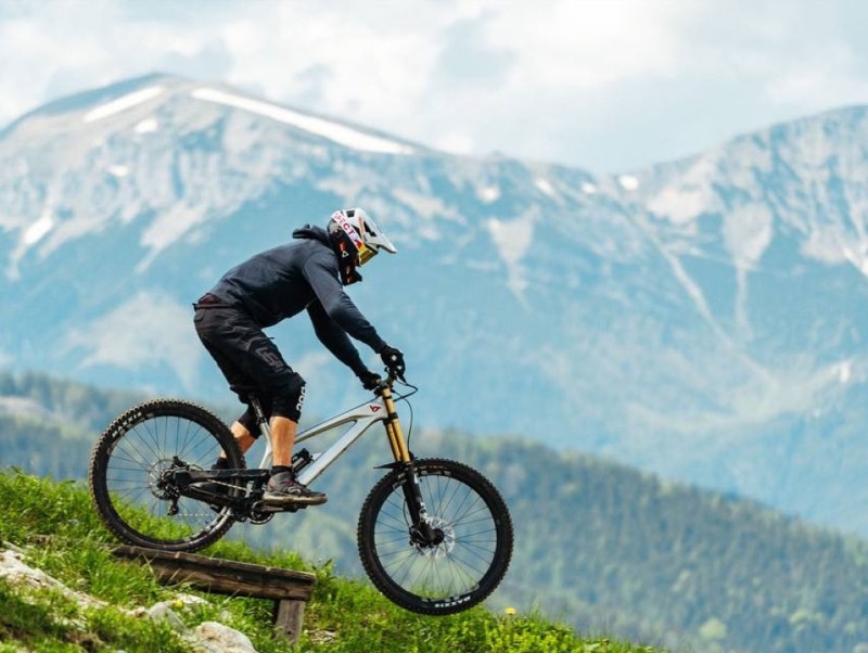 Bikepark Semmering vor Schneeberg-Panorama